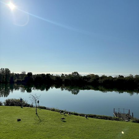 Kinsale Lodge - Cotswolds Lakeside - Spring Lake Саут-Керни Экстерьер фото