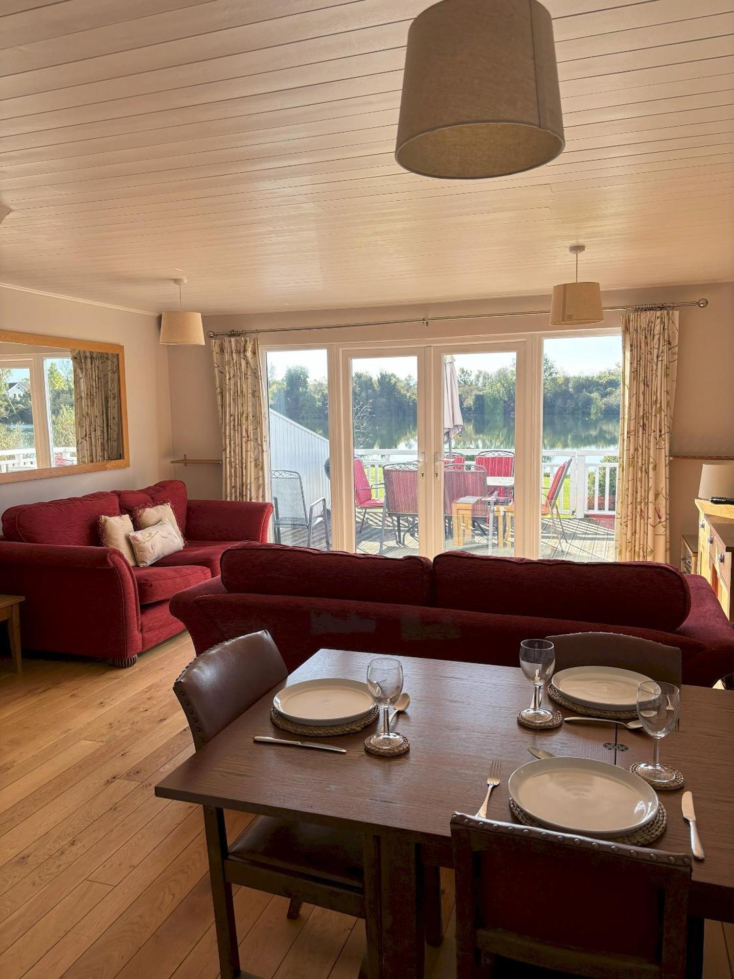 Kinsale Lodge - Cotswolds Lakeside - Spring Lake Саут-Керни Экстерьер фото