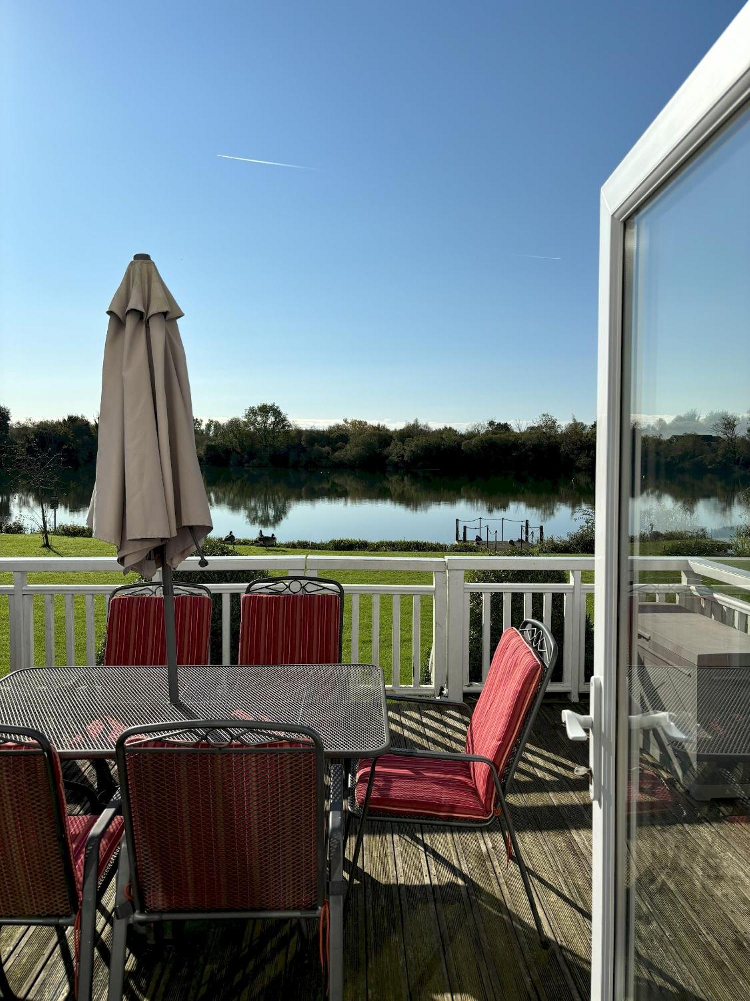 Kinsale Lodge - Cotswolds Lakeside - Spring Lake Саут-Керни Экстерьер фото