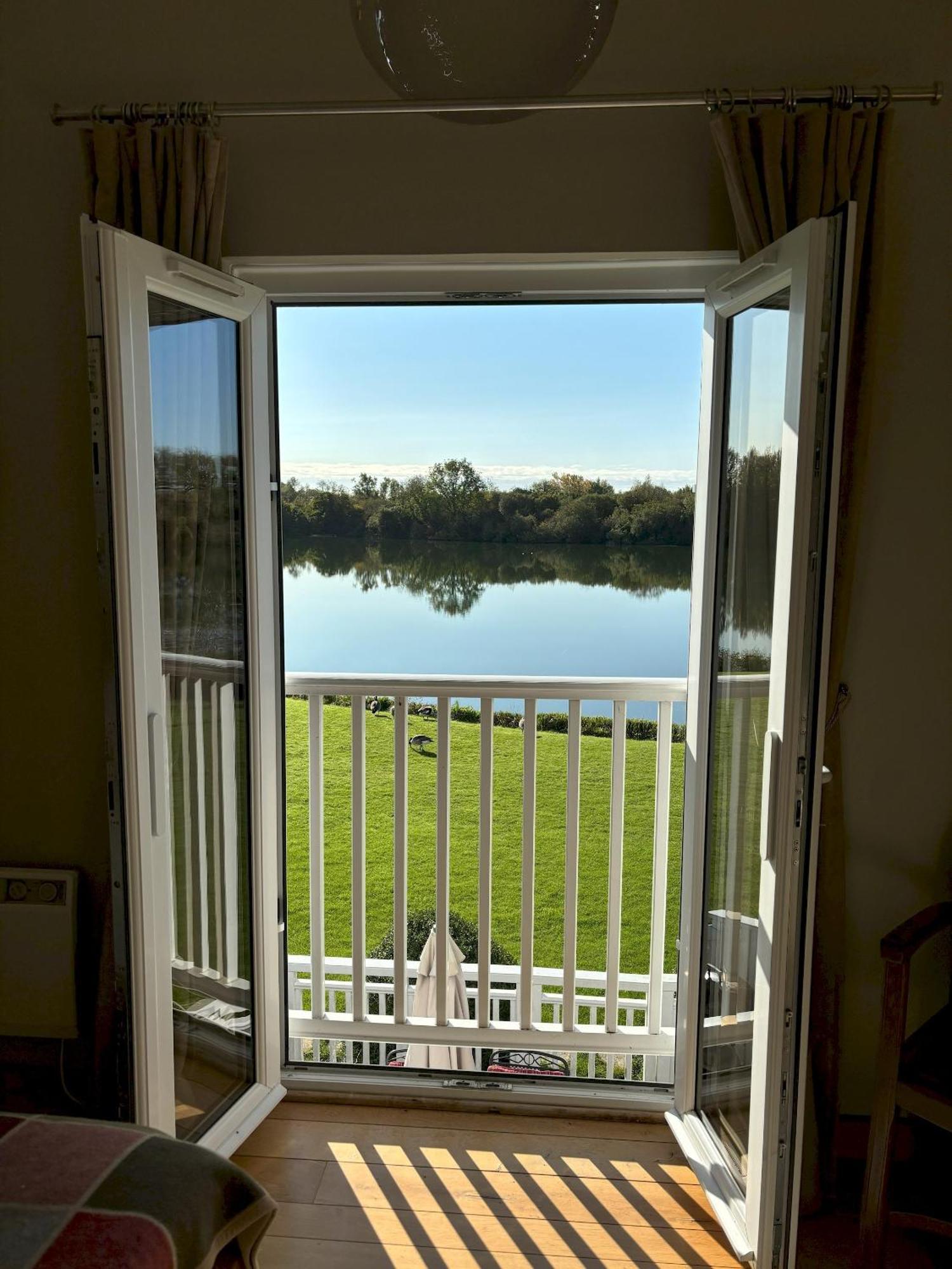 Kinsale Lodge - Cotswolds Lakeside - Spring Lake Саут-Керни Экстерьер фото